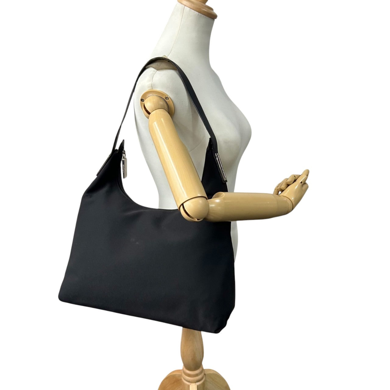 サルヴァトーレフェラガモ Salvatore Ferragamo ショルダーバッグ ハンドバッグ ナイロン レザー ブラック 黒 AQ-21 9653 レディース エレガント シンプル ビジネス 通勤 A4収納可 軽量 自立可 クリーニング済み s48