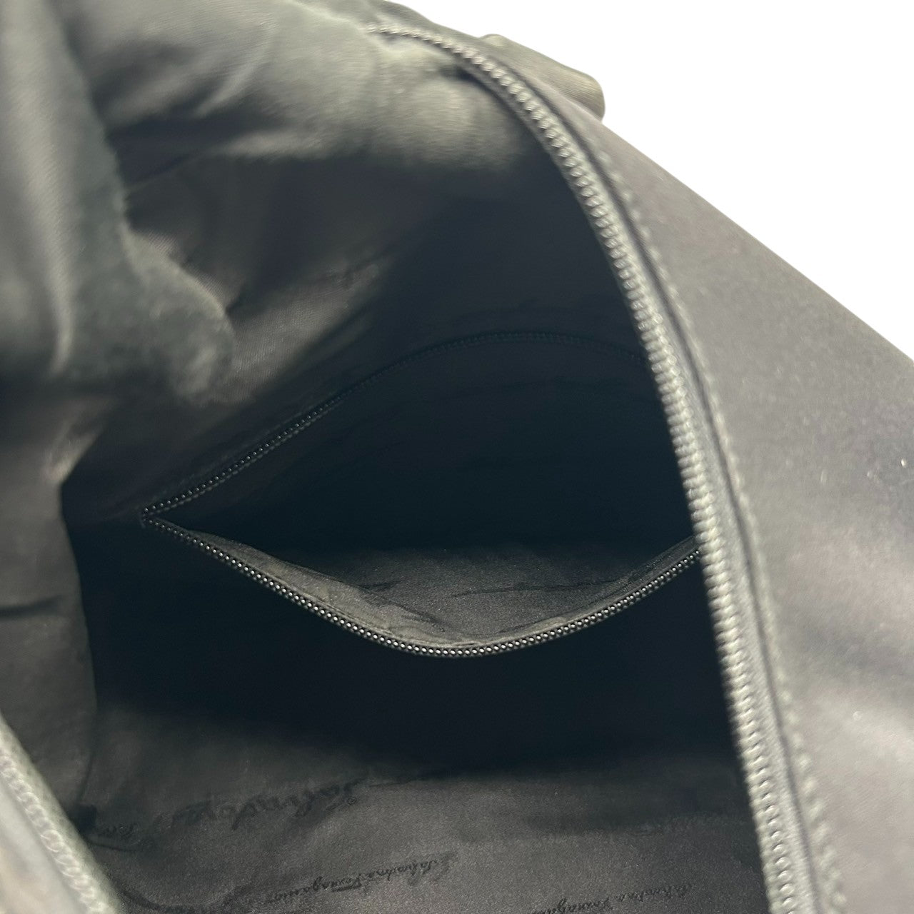 サルヴァトーレフェラガモ Salvatore Ferragamo ショルダーバッグ ハンドバッグ ナイロン レザー ブラック 黒 AQ-21 9653 レディース エレガント シンプル ビジネス 通勤 A4収納可 軽量 自立可 クリーニング済み s48