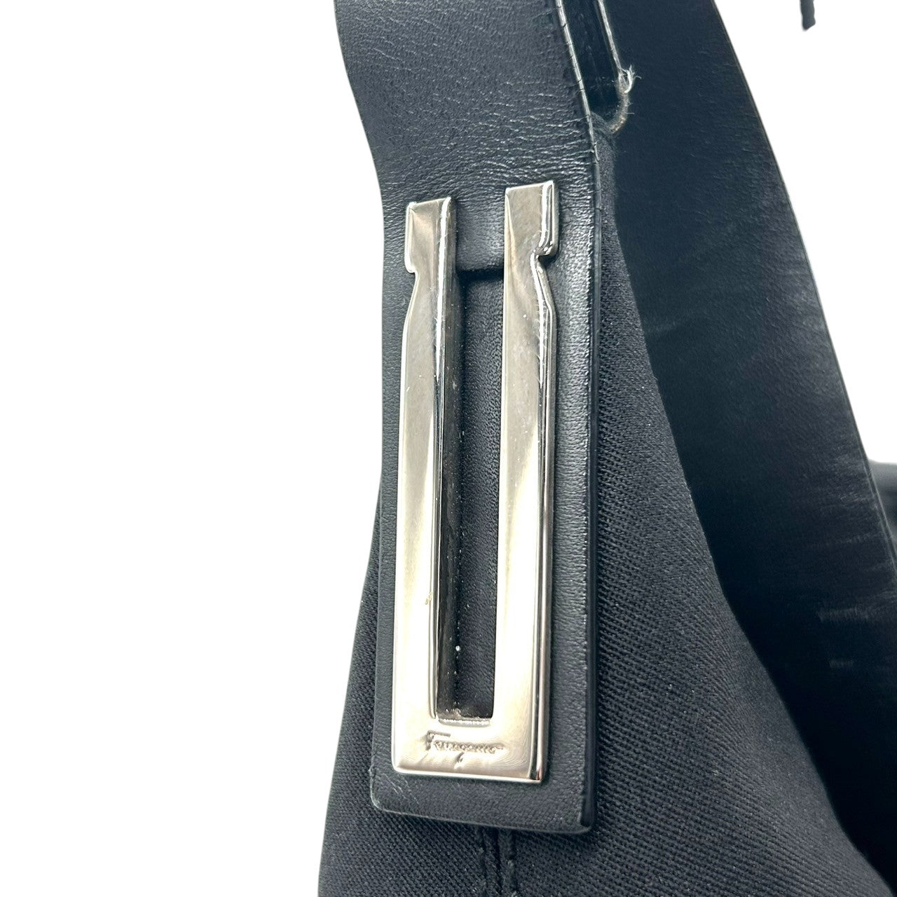 サルヴァトーレフェラガモ Salvatore Ferragamo ショルダーバッグ ハンドバッグ ナイロン レザー ブラック 黒 AQ-21 9653 レディース エレガント シンプル ビジネス 通勤 A4収納可 軽量 自立可 クリーニング済み s48