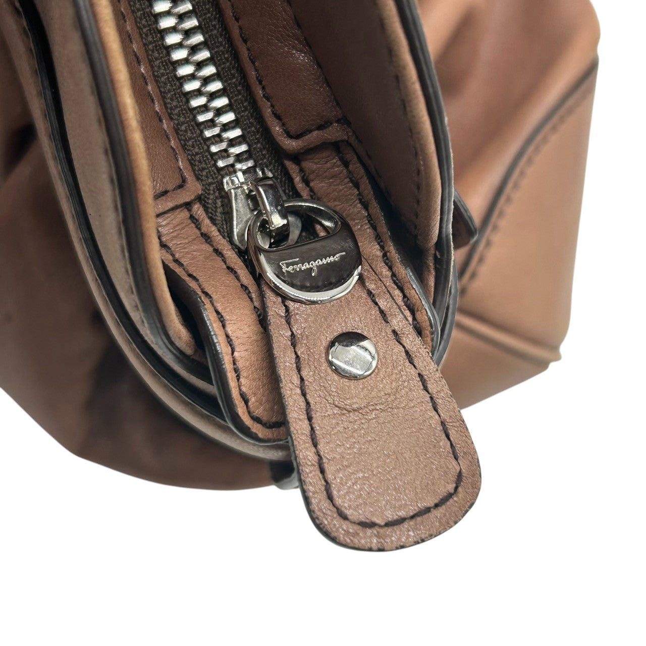 サルヴァトーレフェラガモ マリッサ ハンドバッグ ガンチーニ レザー AB-21 5370 ブラウン レディース エレガント フェミニン 肩掛け ワンショルダー 通勤バッグ クリーニング済み Salvatore Ferragamo U