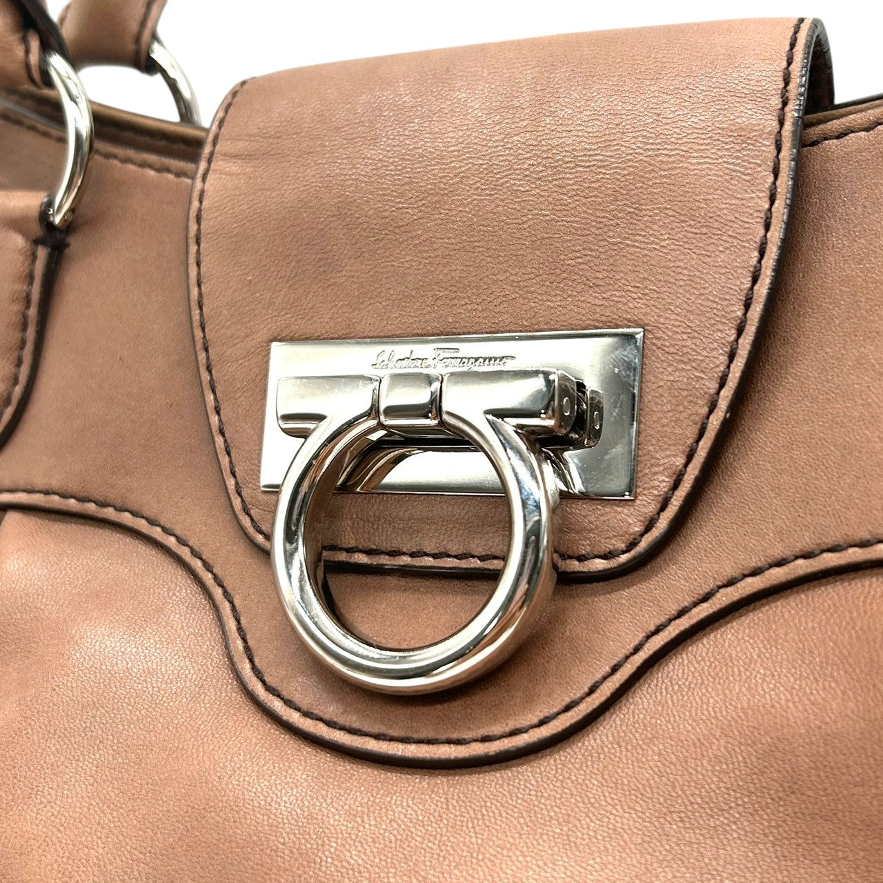 サルヴァトーレフェラガモ マリッサ ハンドバッグ ガンチーニ レザー AB-21 5370 ブラウン レディース エレガント フェミニン 肩掛け ワンショルダー 通勤バッグ クリーニング済み Salvatore Ferragamo U