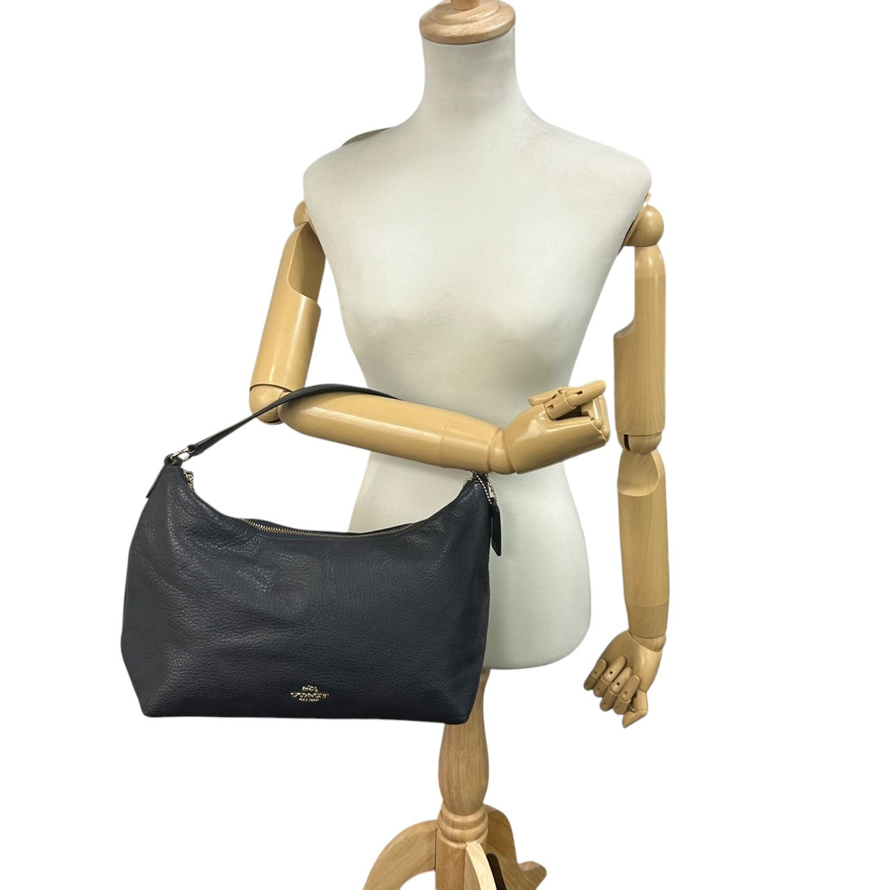 【美品】コーチ COACH 2WAY ショルダーバッグ ハンドバッグ F36628 ペブルドレザー シボ革 本革 ネイビー 紺 レディース エレガント シンプル 通勤 通学 肩掛け 斜め掛け可 クリーニング済み s45