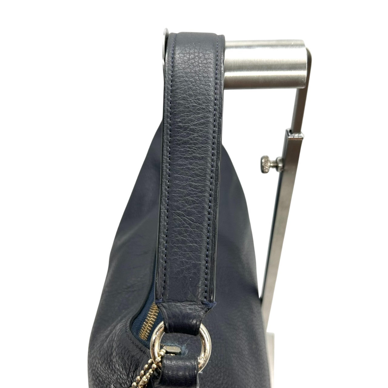 【美品】コーチ COACH 2WAY ショルダーバッグ ハンドバッグ F36628 ペブルドレザー シボ革 本革 ネイビー 紺 レディース エレガント シンプル 通勤 通学 肩掛け 斜め掛け可 クリーニング済み s45