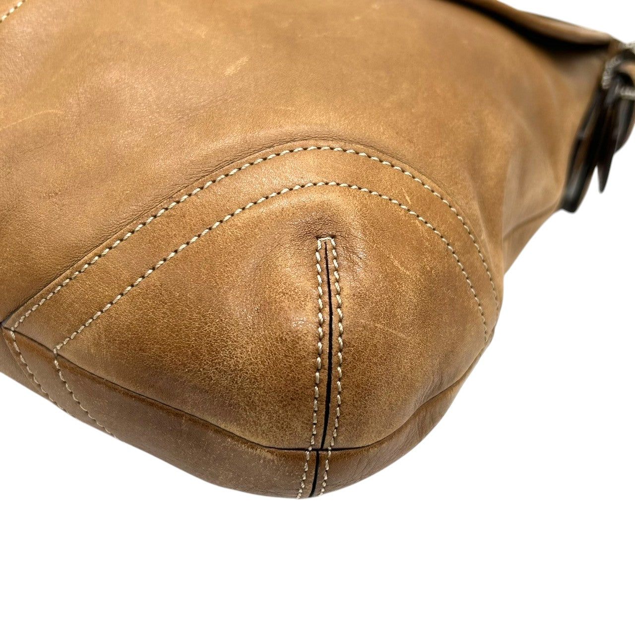 コーチ COACH ショルダーバッグ ソーホー 9480 フラップ レザー 本革 グラブタンレザー ブラウン キャメル ヴィンテージ ビンテージ レディース 定番人気モデル 斜め掛け可 肩掛け 通勤 通学 クラシックデザイン クリーニング済み s50