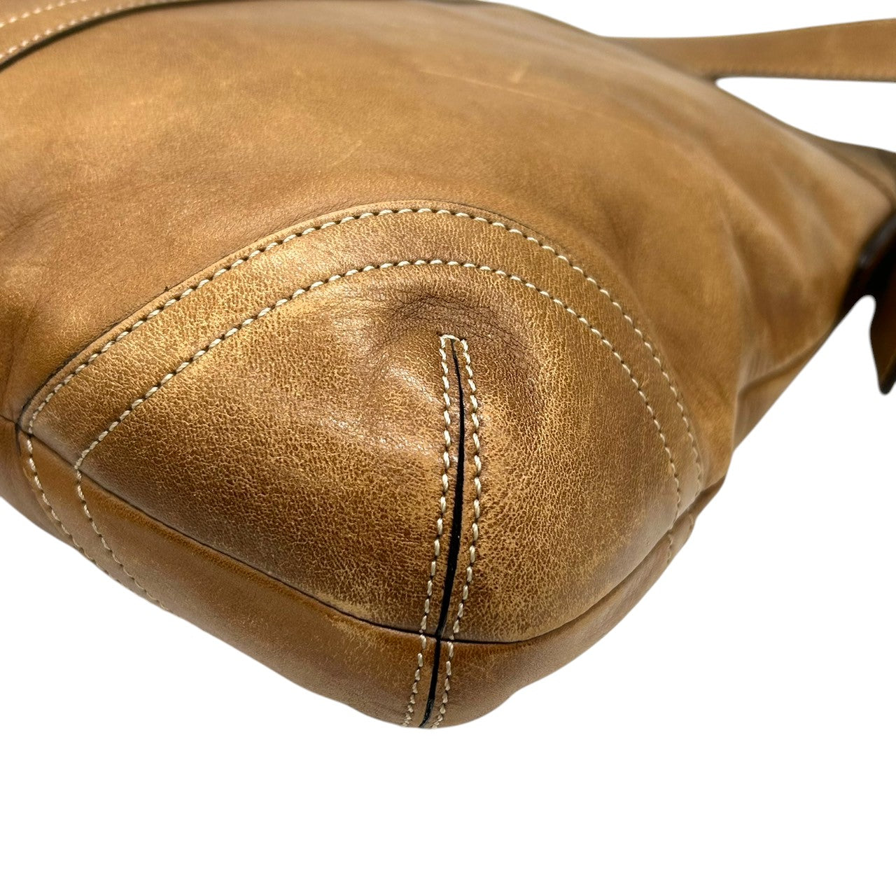 コーチ COACH ショルダーバッグ ソーホー 9480 フラップ レザー 本革 グラブタンレザー ブラウン キャメル ヴィンテージ ビンテージ レディース 定番人気モデル 斜め掛け可 肩掛け 通勤 通学 クラシックデザイン クリーニング済み s50