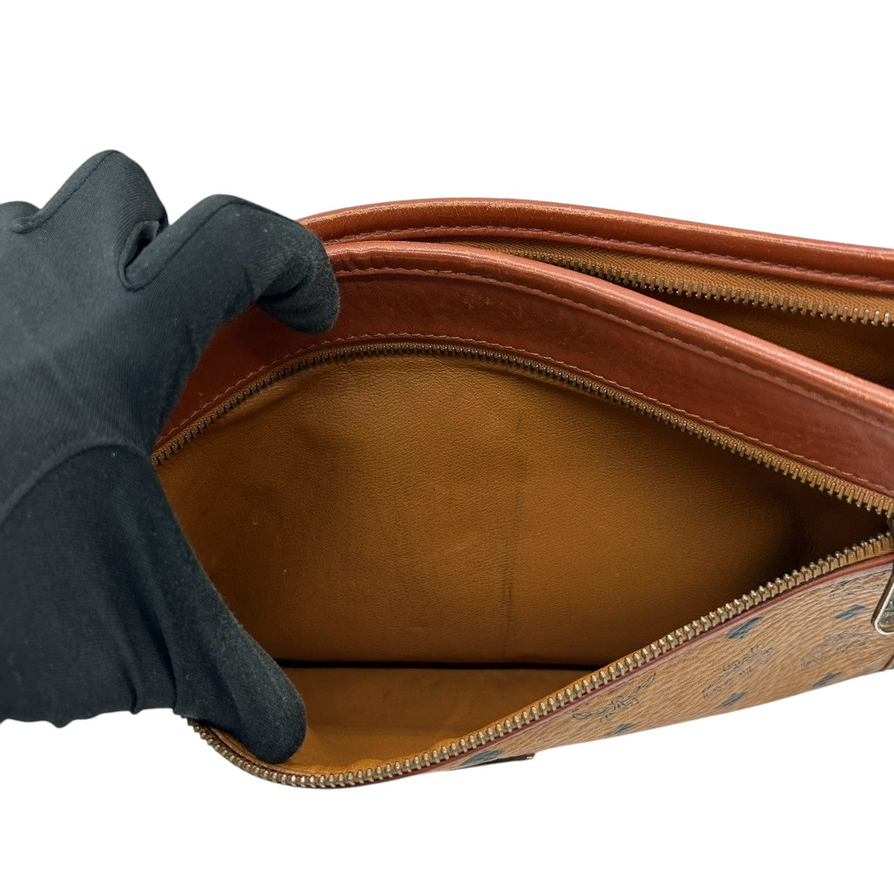 MCM エムシーエム クラッチバッグ セカンドバッグ ヴィセトス柄 ロゴグラム PVC レザー コニャック ブラウン 茶 ヴィンテージ メンズ レディース ユニセックス 定番 人気モデル プレートロゴ 男女兼用 クリーニング済み s29