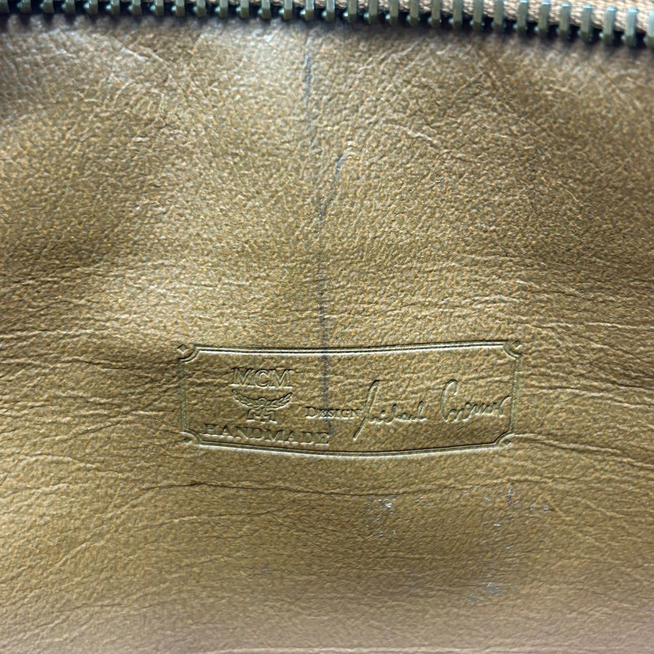 MCM エムシーエム クラッチバッグ セカンドバッグ ヴィセトス柄 ロゴグラム PVC レザー コニャック ブラウン 茶 ヴィンテージ メンズ レディース ユニセックス 定番 人気モデル プレートロゴ 男女兼用 クリーニング済み s29