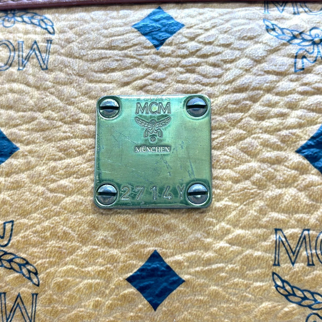 MCM エムシーエム クラッチバッグ セカンドバッグ ヴィセトス柄 ロゴグラム PVC レザー コニャック ブラウン 茶 ヴィンテージ メンズ レディース ユニセックス 定番 人気モデル プレートロゴ 男女兼用 クリーニング済み s29