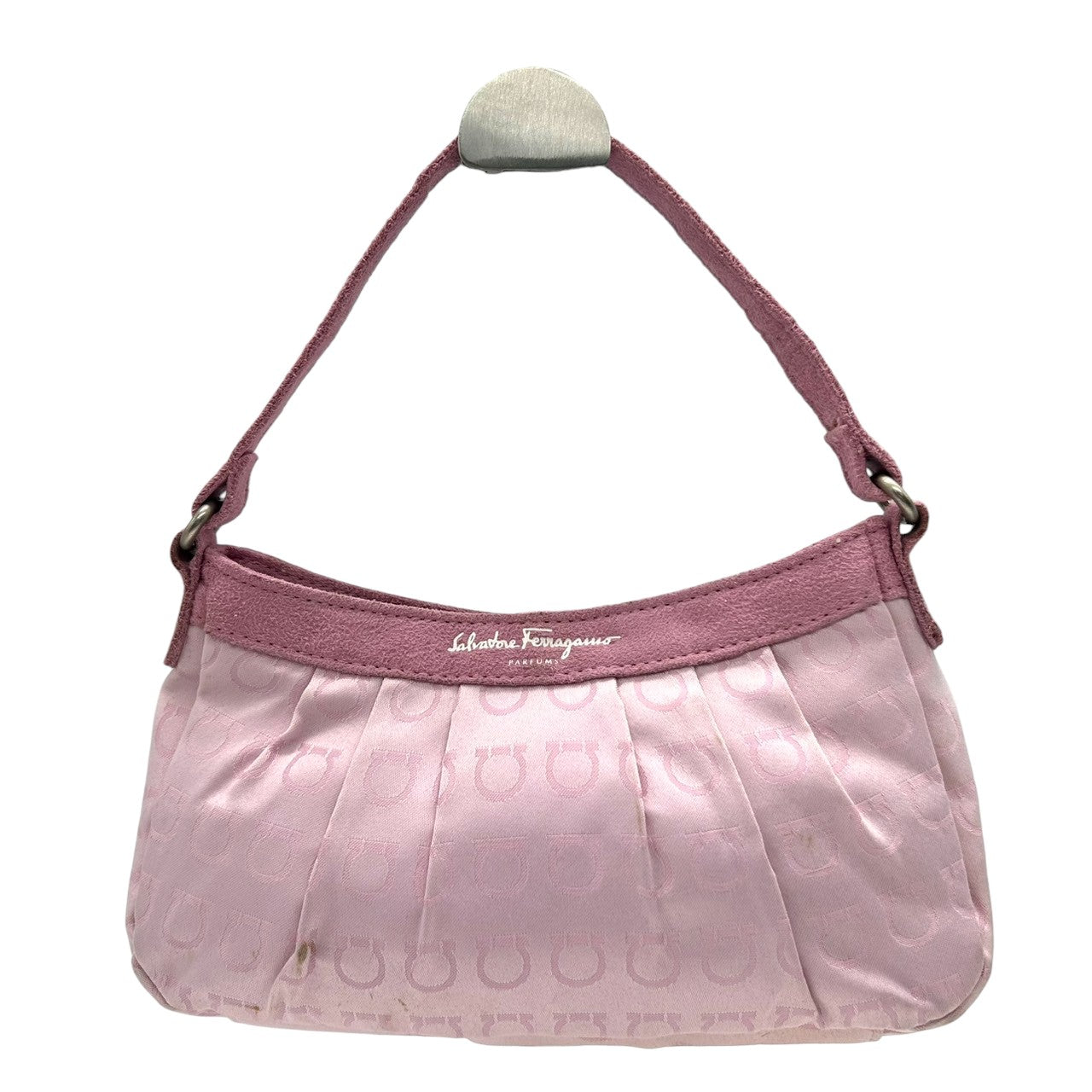 サルヴァトーレフェラガモ ハンドバッグ ミニバッグ アクセサリーポーチ ガンチーニ柄 ジャガード キャンバス スエード ピンク レディース フェミニン かわいい コンパクト 肩掛け ワンショルダー PARFUMS ノベルティ クリーニング済み s39