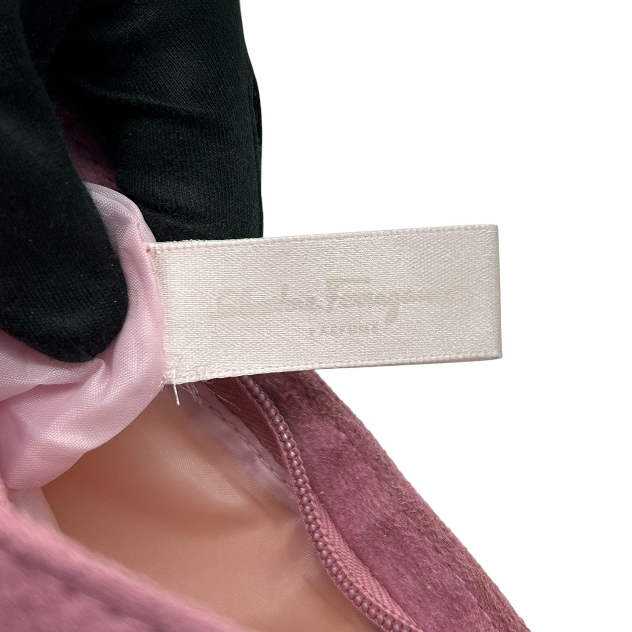 サルヴァトーレフェラガモ ハンドバッグ ミニバッグ アクセサリーポーチ ガンチーニ柄 ジャガード キャンバス スエード ピンク レディース フェミニン かわいい コンパクト 肩掛け ワンショルダー PARFUMS ノベルティ クリーニング済み s39