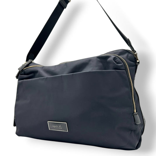 アニエスベー agnes b. VOYAGE ショルダーバッグ ナイロン レザー ブラック 黒 ロゴプレート レディース メンズ ユニセックス 軽量 シンプル カジュアル 通勤 通学 斜め掛け可 肩掛け クリーニング済み s39