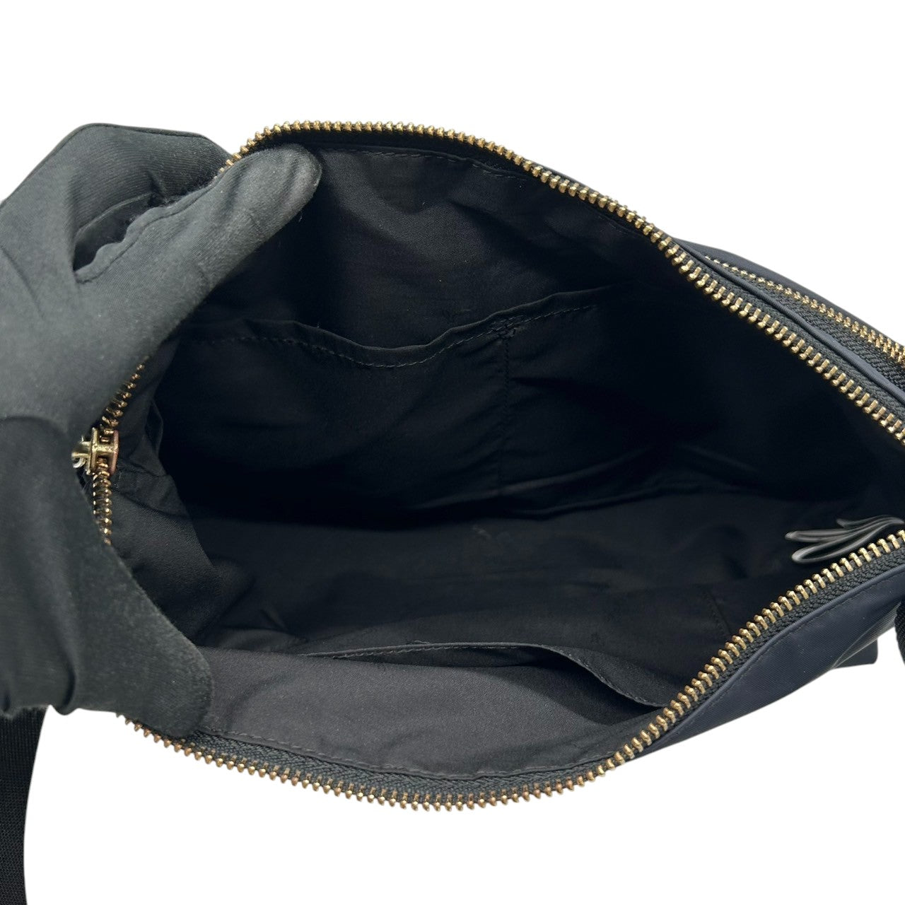 アニエスベー agnes b. VOYAGE ショルダーバッグ ナイロン レザー ブラック 黒 ロゴプレート レディース メンズ ユニセックス 軽量 シンプル カジュアル 通勤 通学 斜め掛け可 肩掛け クリーニング済み s39