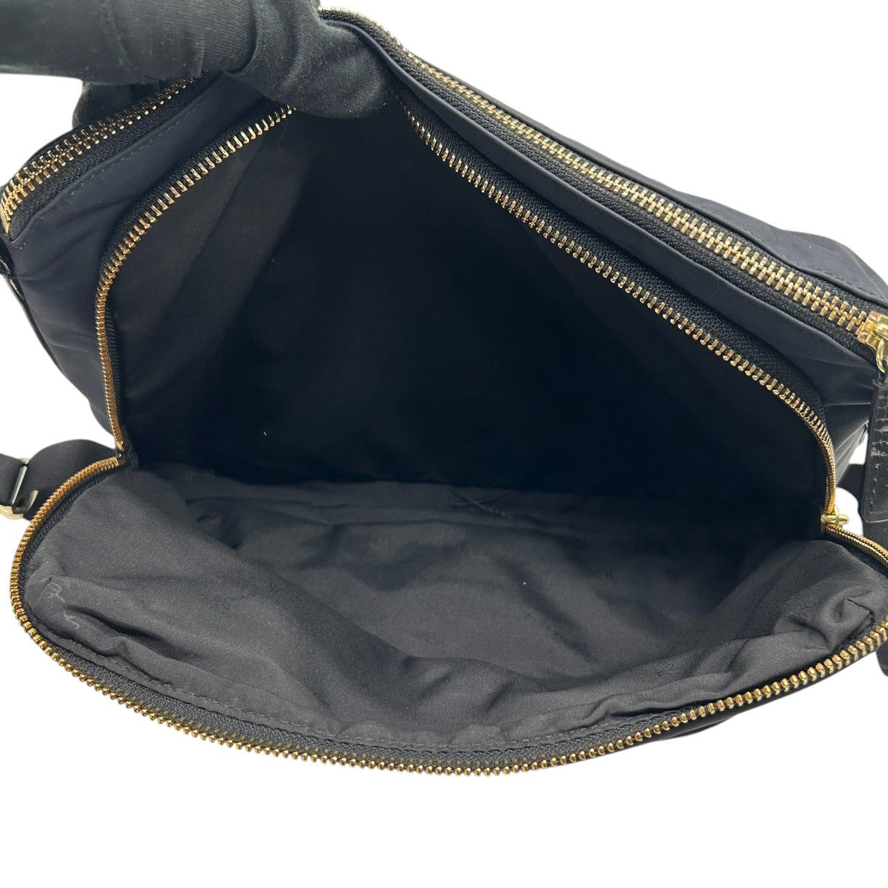 アニエスベー agnes b. VOYAGE ショルダーバッグ ナイロン レザー ブラック 黒 ロゴプレート レディース メンズ ユニセックス 軽量 シンプル カジュアル 通勤 通学 斜め掛け可 肩掛け クリーニング済み s39