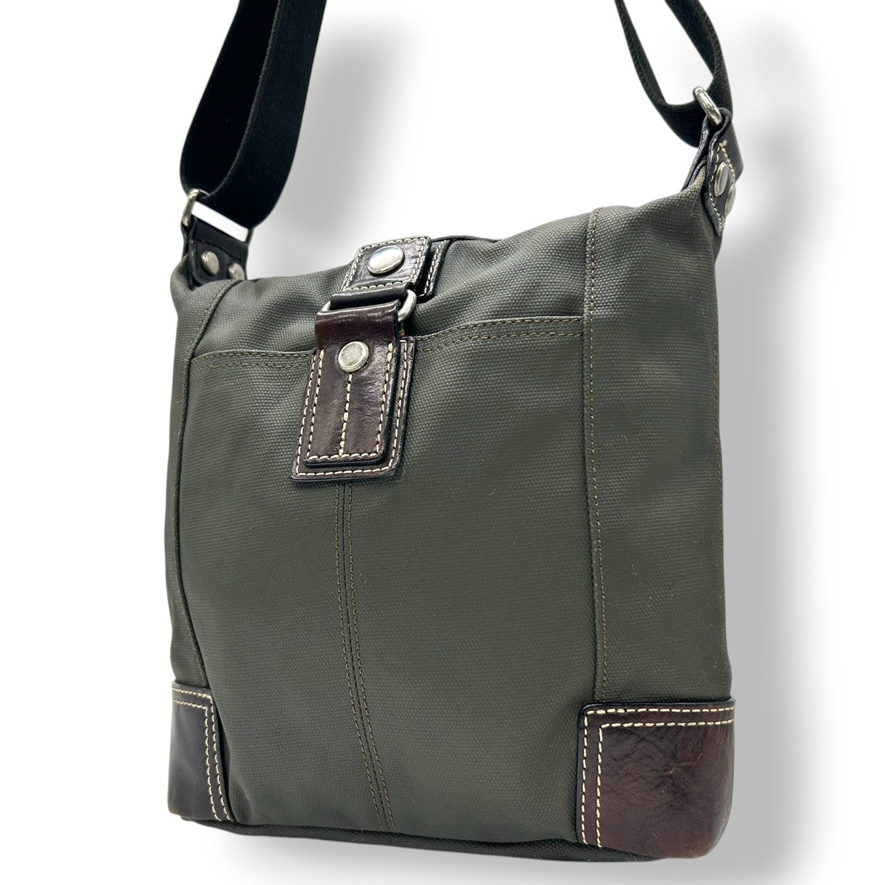 【美品】タケオキクチ TAKEO KIKUCHI ショルダーバッグ ナイロン レザー モスグリーン ブラウン メンズ 斜め掛け ACE社製 軽量 カジュアル ビジネス 通勤 通学 スタイリッシュ 機能的 クリーニング済み s39