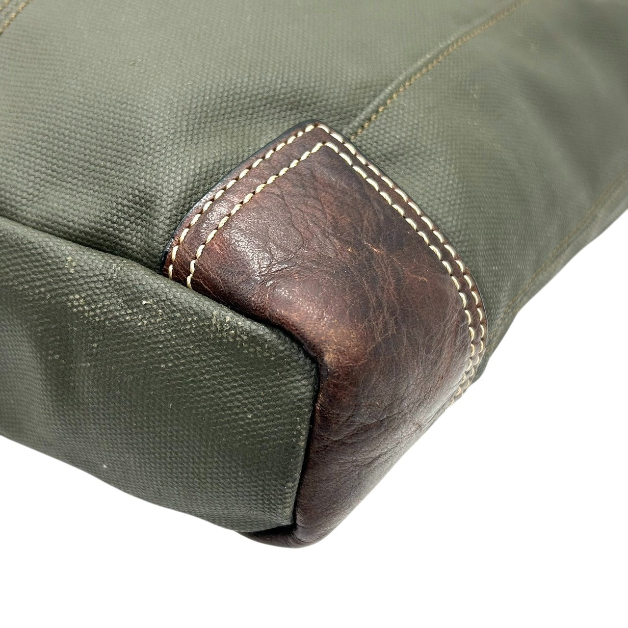 【美品】タケオキクチ TAKEO KIKUCHI ショルダーバッグ ナイロン レザー モスグリーン ブラウン メンズ 斜め掛け ACE社製 軽量 カジュアル ビジネス 通勤 通学 スタイリッシュ 機能的 クリーニング済み s39