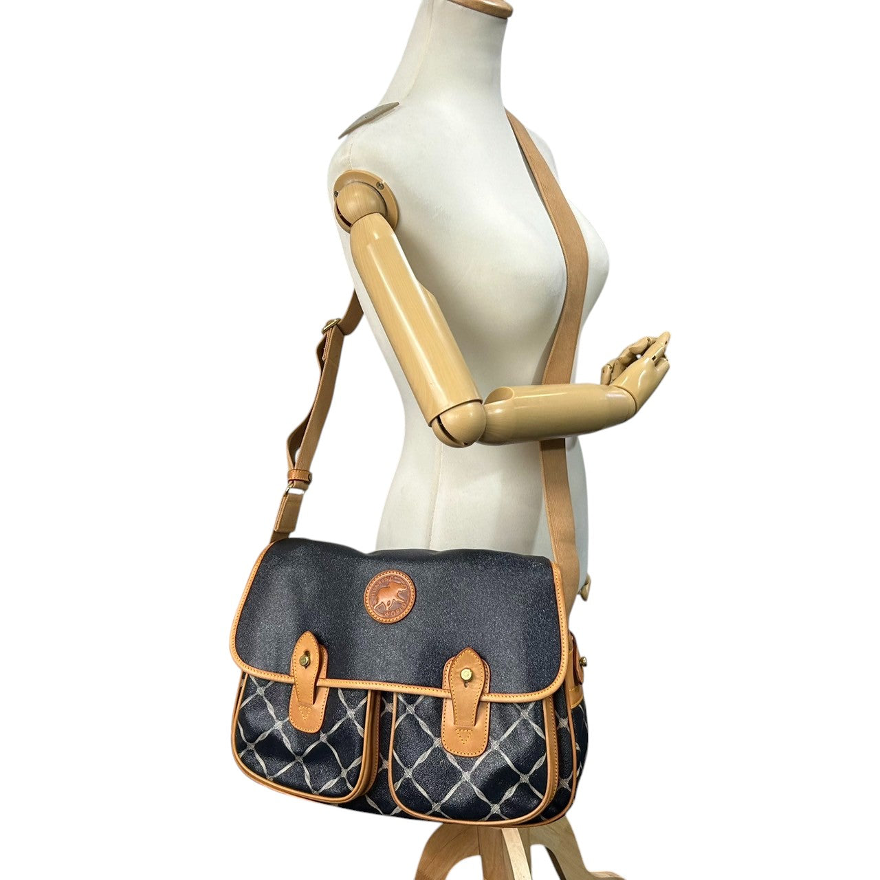 ハンティングワールド HUNTING WORLD ショルダーバッグ バチュークロス サファリ PVC レザー ネイビー キャメル 格子柄 フラップ ヴィンテージ イタリア製 バチューサー メッセンジャーバッグ 人気モデル X2