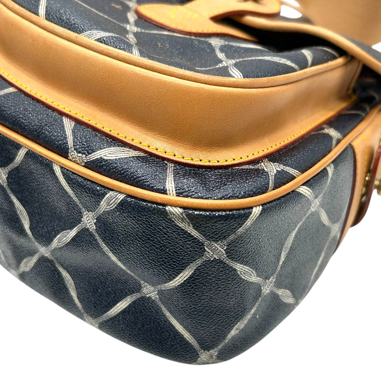 ハンティングワールド HUNTING WORLD ショルダーバッグ バチュークロス サファリ PVC レザー ネイビー キャメル 格子柄 フラップ ヴィンテージ イタリア製 バチューサー メッセンジャーバッグ 人気モデル X2