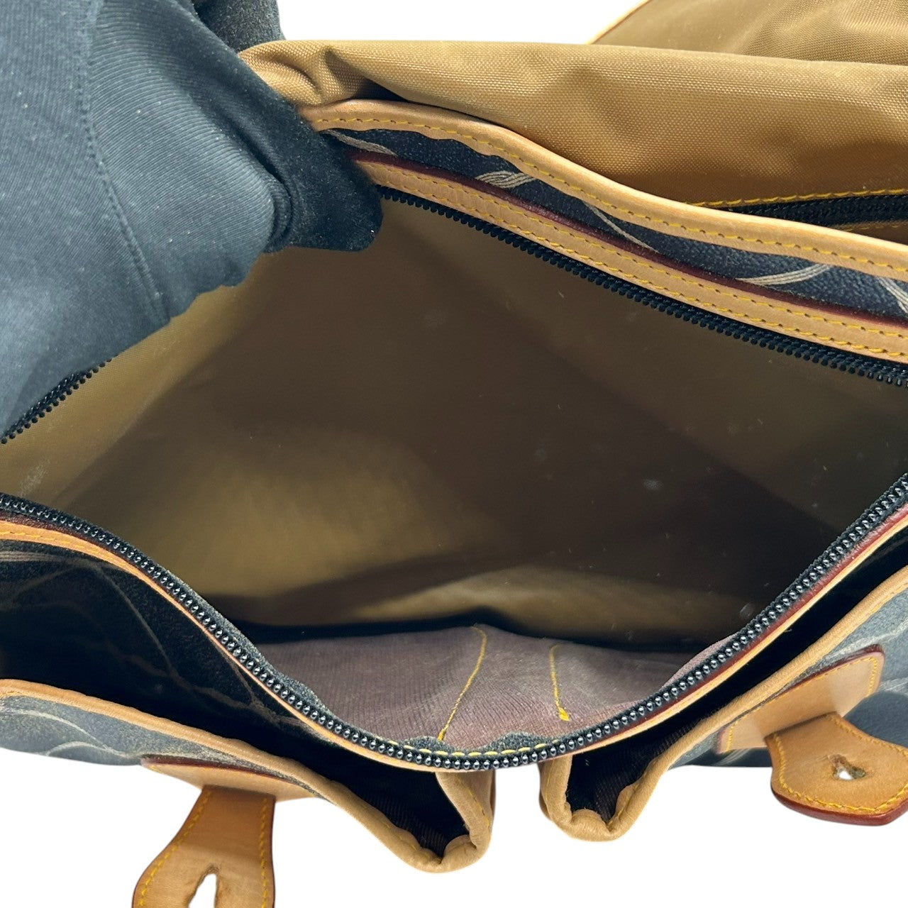 ハンティングワールド HUNTING WORLD ショルダーバッグ バチュークロス サファリ PVC レザー ネイビー キャメル 格子柄 フラップ ヴィンテージ イタリア製 バチューサー メッセンジャーバッグ 人気モデル X2