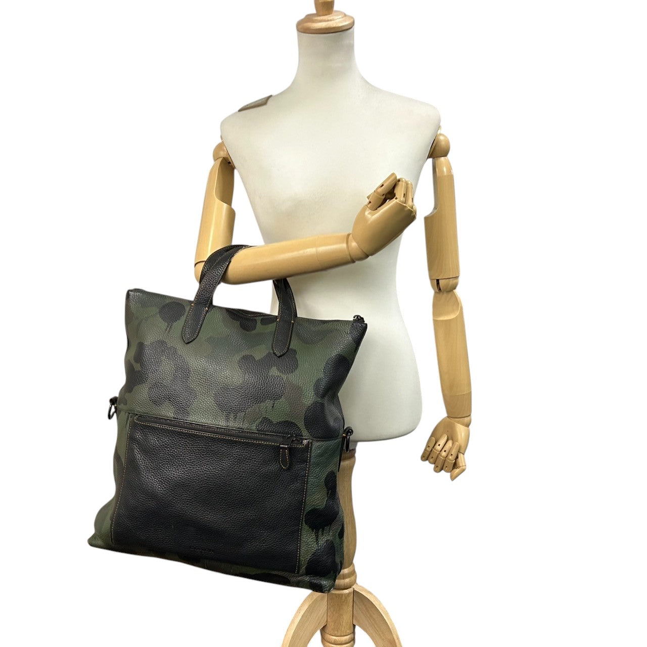 コーチ COACH チャールズ フォルドオーバー トートバッグ F59904 メンズ 2WAY ショルダーバッグ ビジネスバッグ 迷彩 カモフラージュ レザー 本革 ブラック グリーン 大容量 PC収納可 斜め掛け可 自立可 通勤 通学 クリーニング済み T8