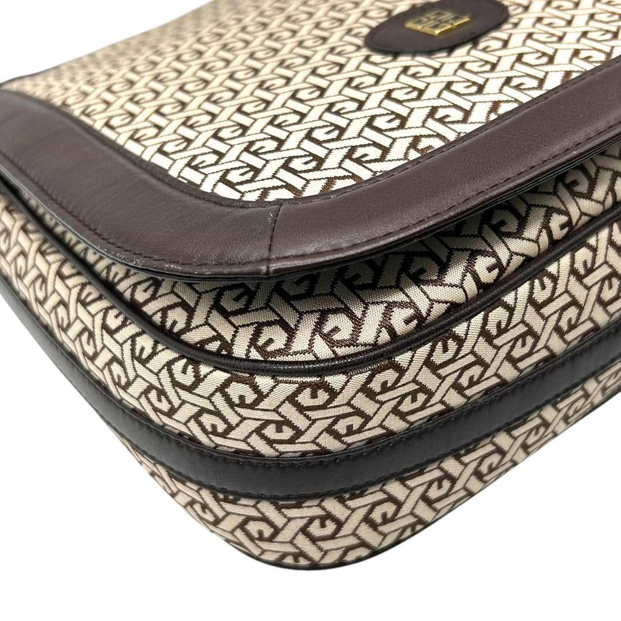 【美品】 ジバンシー ジバンシィ GIVENCHY SACS ヴィンテージ ショルダーバッグ 4Gロゴ 総柄 幾何学模様 キャンバス レザー ブラウン 斜め掛け可 レディース クラシック vintage ポシェット 鏡付き クリーニング済み U9