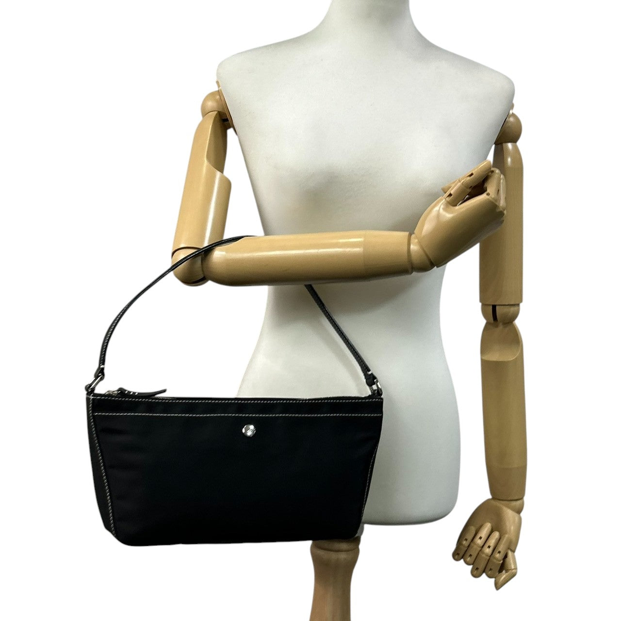 【美品】アニエスベー agnes b. ハンドバッグ アクセサリーポーチ ミニバッグ ナイロン レザー ブラック 黒 ホワイトステッチ b.ロゴ レディース シンプル カジュアル エレガント デザイン 自立可 クリーニング済み s90