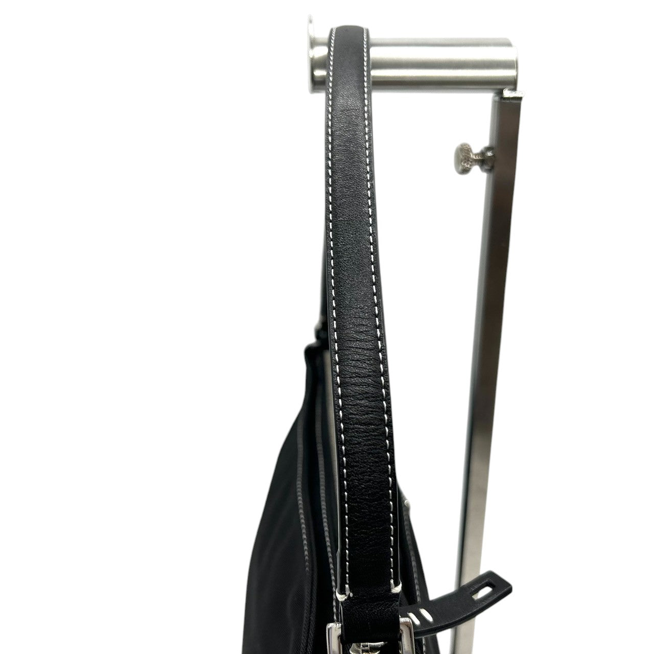 【美品】アニエスベー agnes b. ハンドバッグ アクセサリーポーチ ミニバッグ ナイロン レザー ブラック 黒 ホワイトステッチ b.ロゴ レディース シンプル カジュアル エレガント デザイン 自立可 クリーニング済み s90