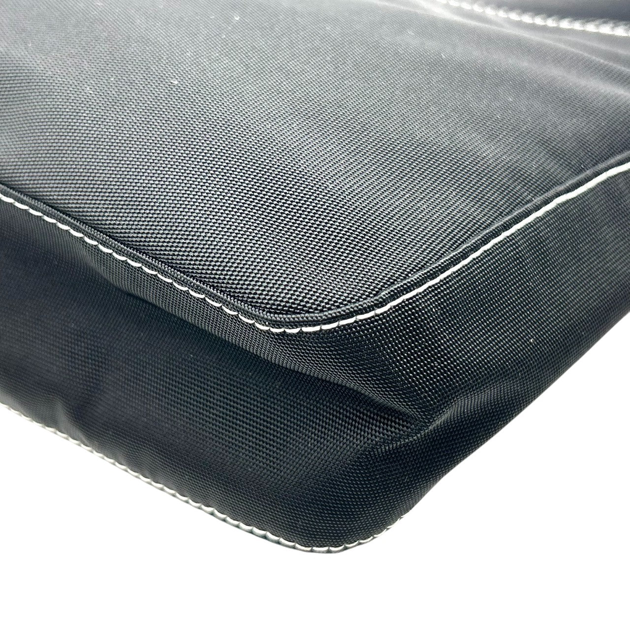 【美品】アニエスベー agnes b. ハンドバッグ アクセサリーポーチ ミニバッグ ナイロン レザー ブラック 黒 ホワイトステッチ b.ロゴ レディース シンプル カジュアル エレガント デザイン 自立可 クリーニング済み s90