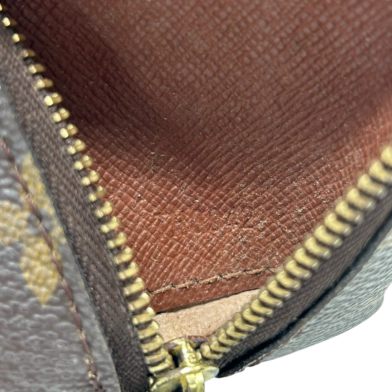 ルイヴィトン LOUIS VUITTON ポシェット コスメティック M47515 モノグラム 化粧ポーチ 半月型 アクセサリーポーチ 小物入れ レディース ブラウン PVC レザー ヴィンテージ ビンテージ クラシック 定番 人気 クリーニング済み s57