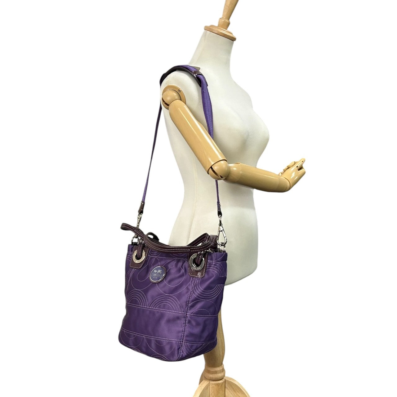 【美品】コーチ COACH ポピー 2WAY ハンドバッグ 14417 ショルダーバッグ レディース ナイロン パープル キルティング ステッチ ワンショルダー 斜め掛け可 エレガント 軽量 大容量 クリーニング済み s57