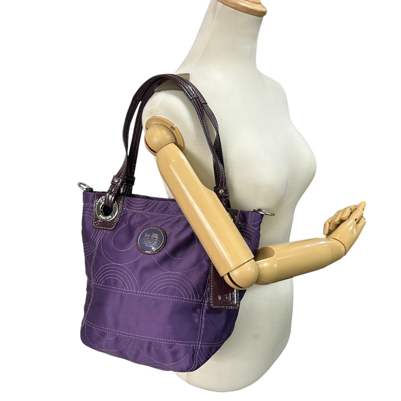 【美品】コーチ COACH ポピー 2WAY ハンドバッグ 14417 ショルダーバッグ レディース ナイロン パープル キルティング ステッチ ワンショルダー 斜め掛け可 エレガント 軽量 大容量 クリーニング済み s57