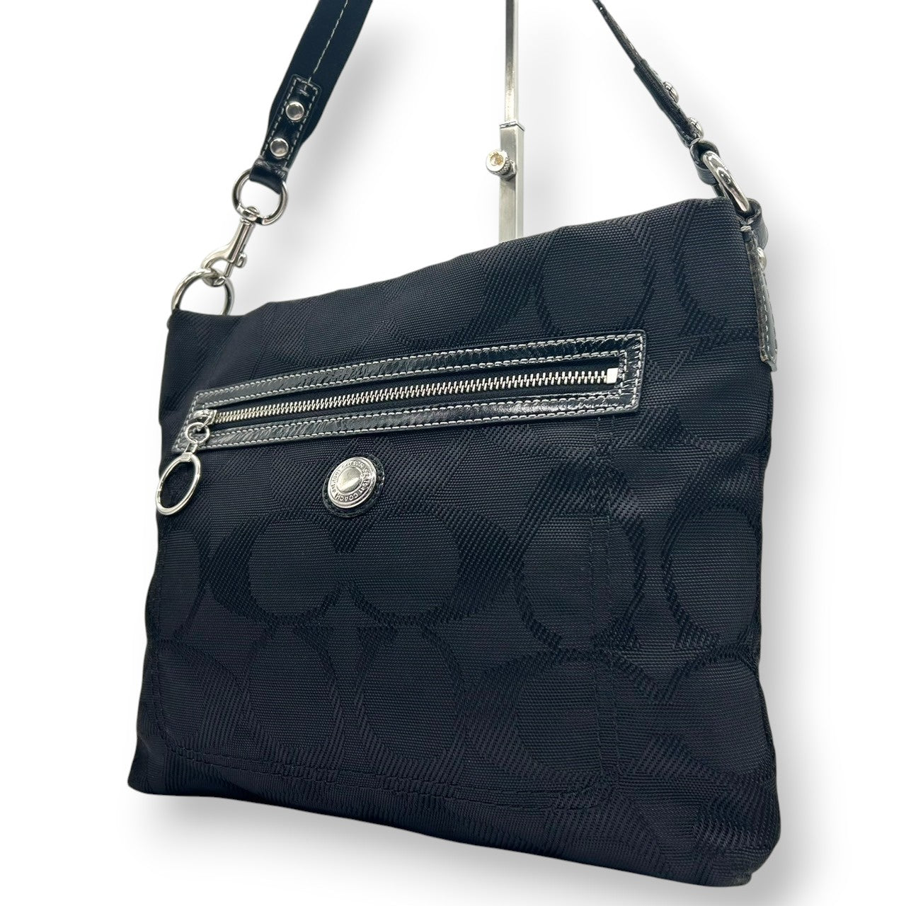 【美品】コーチ COACH オプアート ショルダーバッグ F14872 クロスボディバッグ 斜め掛け可 レディース メンズ ユニセックス キャンバス パテントレザー ブラック 軽量 スタイリッシュデザイン 通勤 通学 クリーニング済み s35