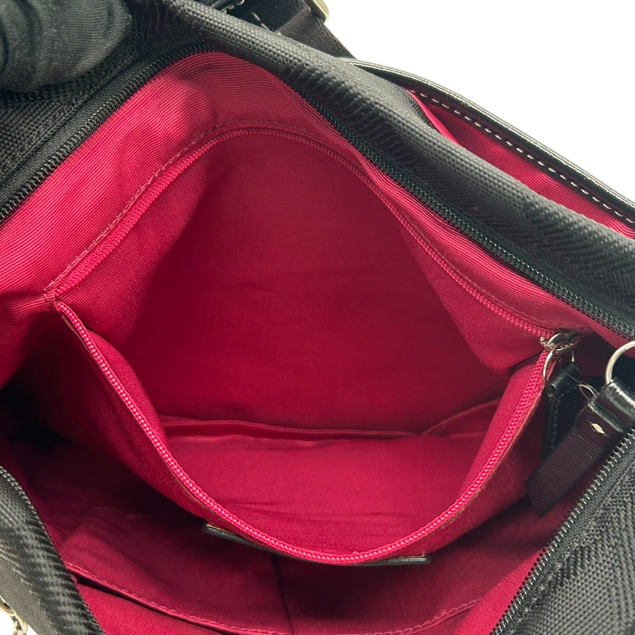 【美品】コーチ COACH オプアート ショルダーバッグ F14872 クロスボディバッグ 斜め掛け可 レディース メンズ ユニセックス キャンバス パテントレザー ブラック 軽量 スタイリッシュデザイン 通勤 通学 クリーニング済み s35