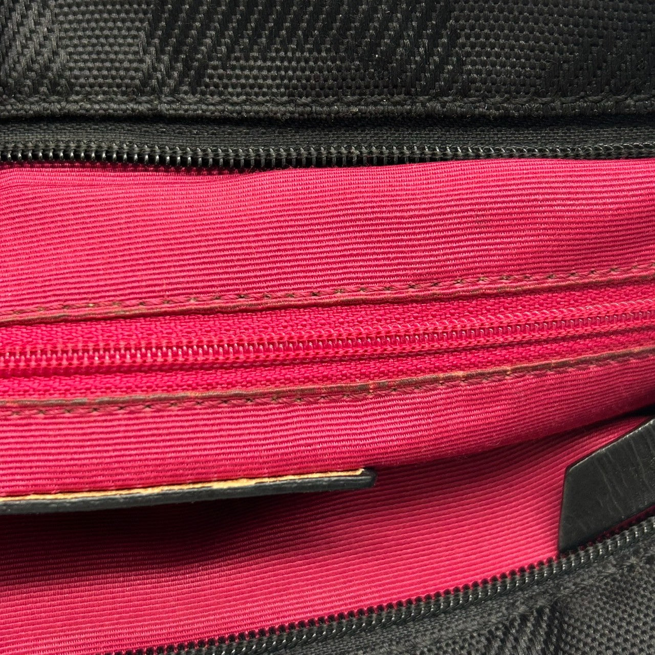 【美品】コーチ COACH オプアート ショルダーバッグ F14872 クロスボディバッグ 斜め掛け可 レディース メンズ ユニセックス キャンバス パテントレザー ブラック 軽量 スタイリッシュデザイン 通勤 通学 クリーニング済み s35