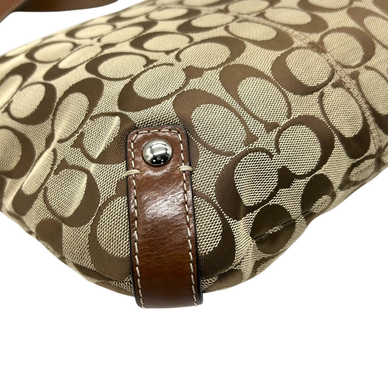 【美品】コーチ COACH シグネチャー ショルダーバッグ F14689 クロスボディバッグ 斜め掛け可 レディース キャンバス レザー ブラウン ベージュ 軽量 通勤 通学 クラシックデザイン エレガント クリーニング済み s64