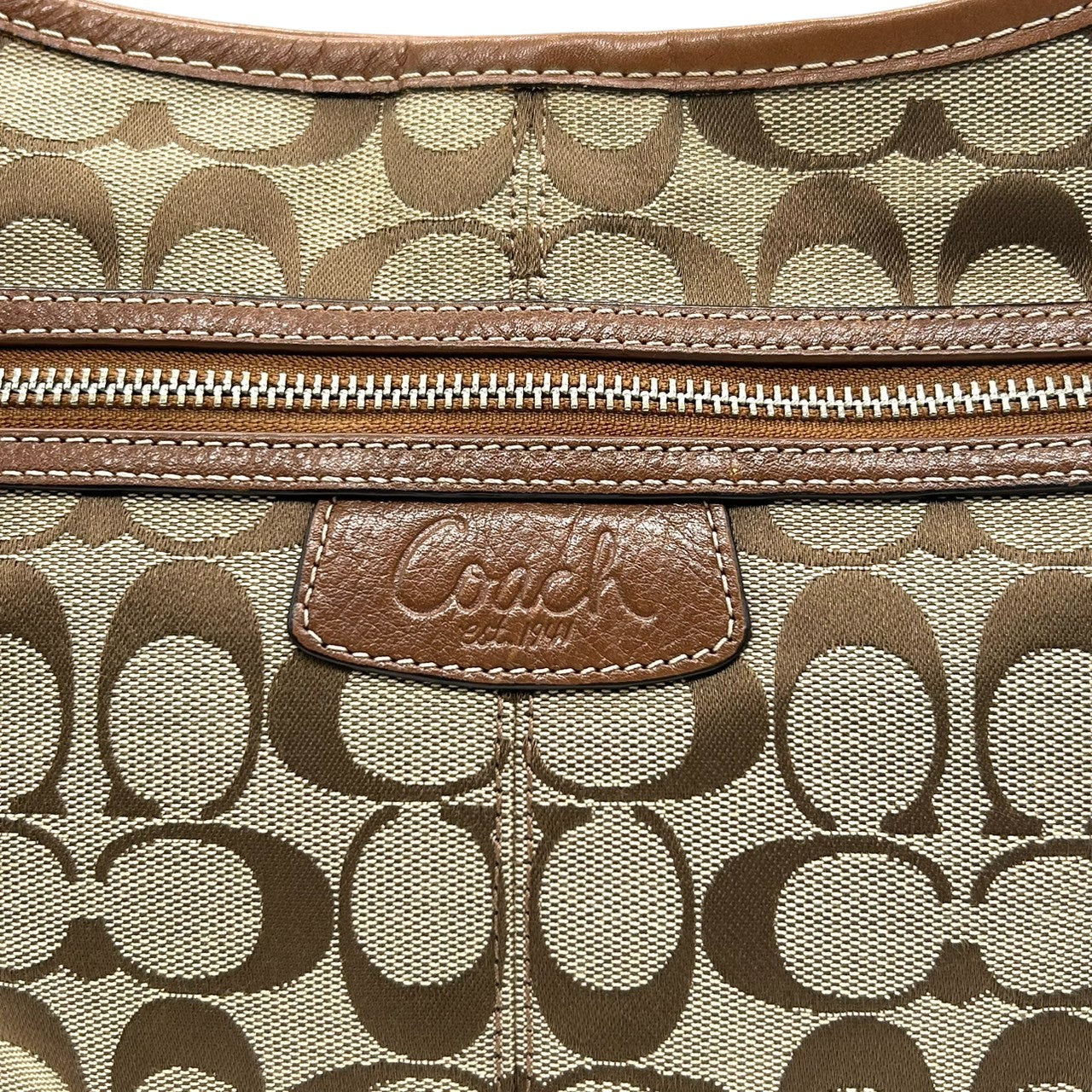 【美品】コーチ COACH シグネチャー ショルダーバッグ F14689 クロスボディバッグ 斜め掛け可 レディース キャンバス レザー ブラウン ベージュ 軽量 通勤 通学 クラシックデザイン エレガント クリーニング済み s64