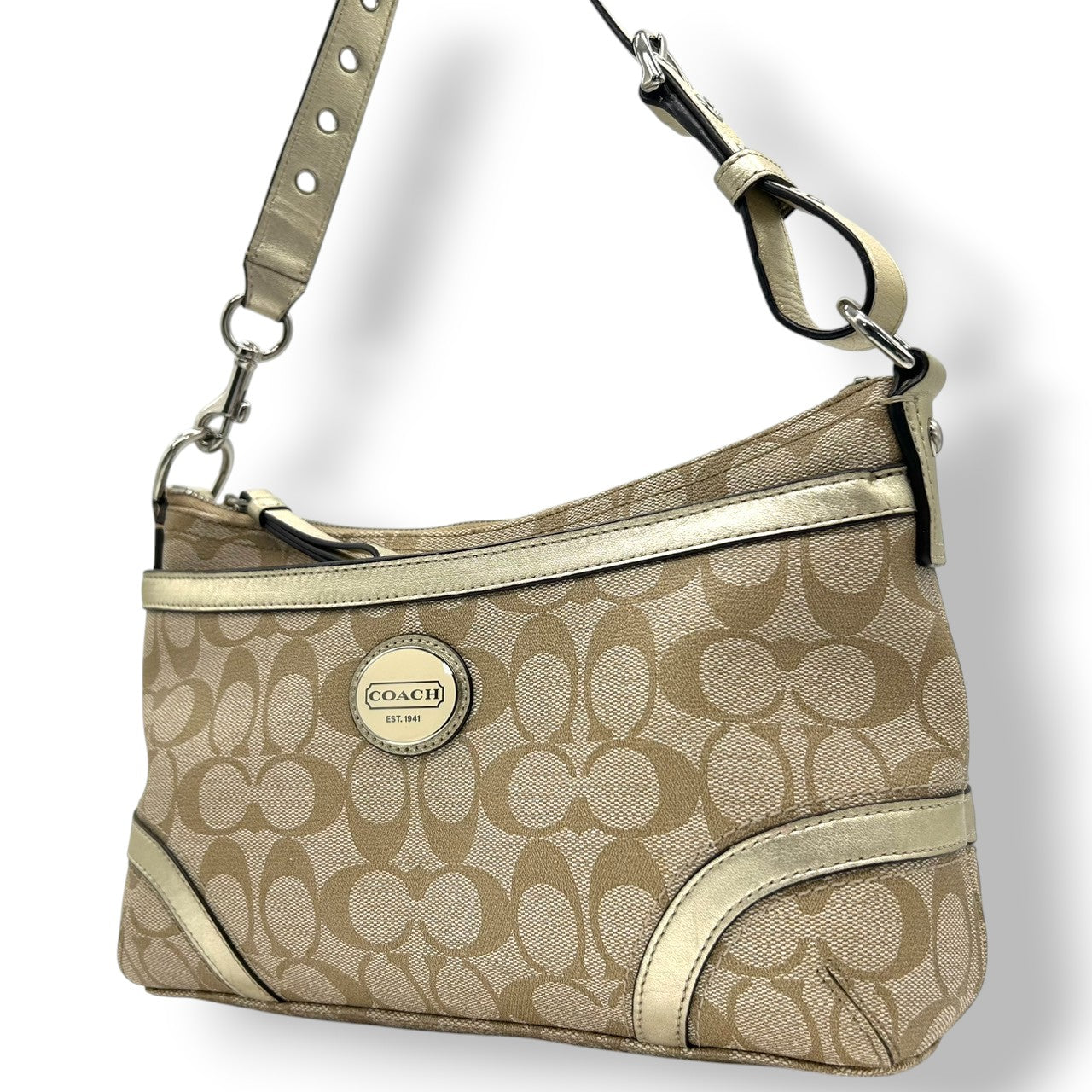 【美品】COACH コーチ シグネチャー 2WAY ショルダーバッグ F18879 ワンショルダー 斜め掛け可 PVC レザー ベージュ ゴールド レディース エレガント フェミニン 通勤 通学 デイリーユース 人気モデル クリーニング済み s64