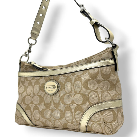 【美品】COACH コーチ シグネチャー 2WAY ショルダーバッグ F18879 ワンショルダー 斜め掛け可 PVC レザー ベージュ ゴールド レディース エレガント フェミニン 通勤 通学 デイリーユース 人気モデル クリーニング済み s64