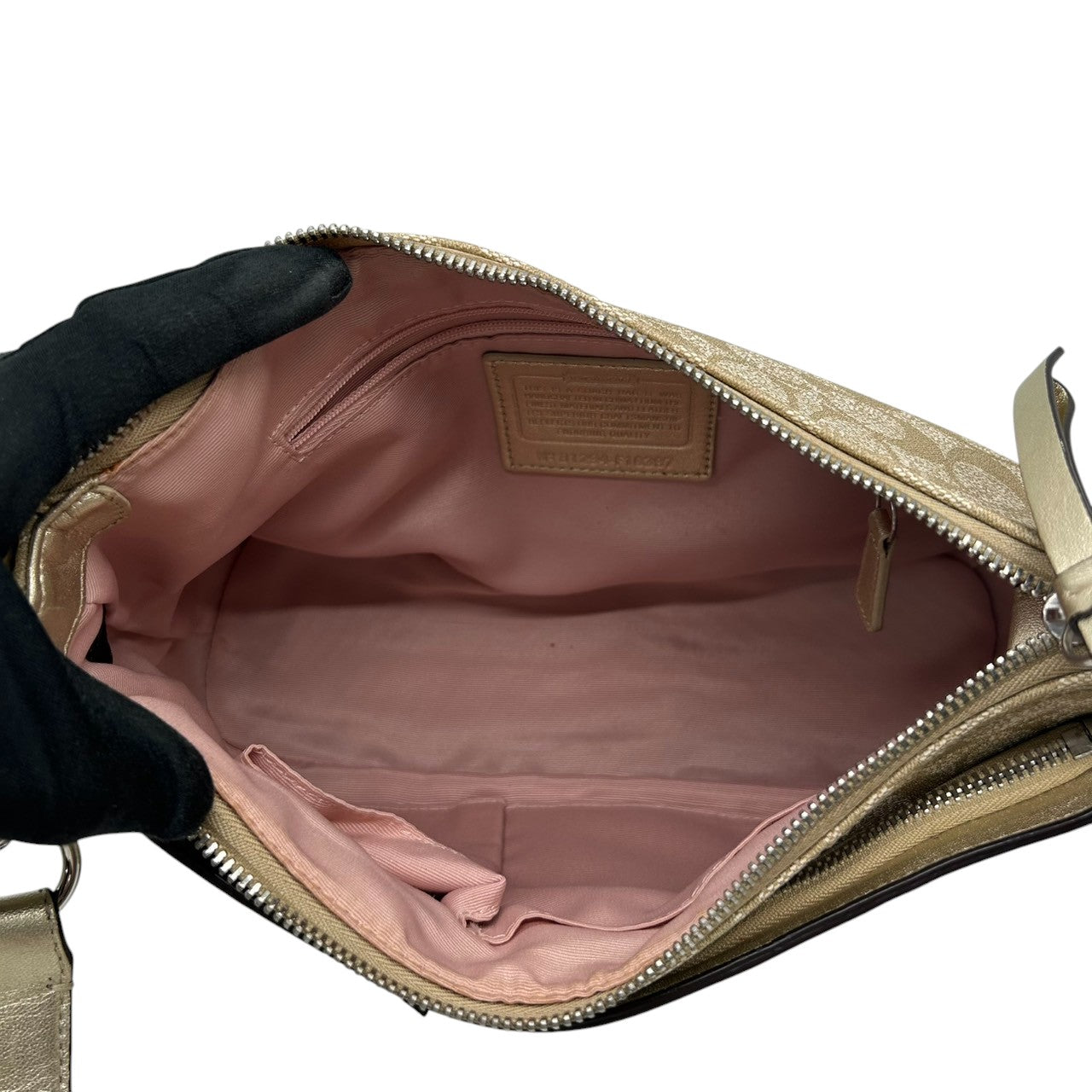 【美品】COACH コーチ シグネチャー 2WAY ショルダーバッグ F18879 ワンショルダー 斜め掛け可 PVC レザー ベージュ ゴールド レディース エレガント フェミニン 通勤 通学 デイリーユース 人気モデル クリーニング済み s64