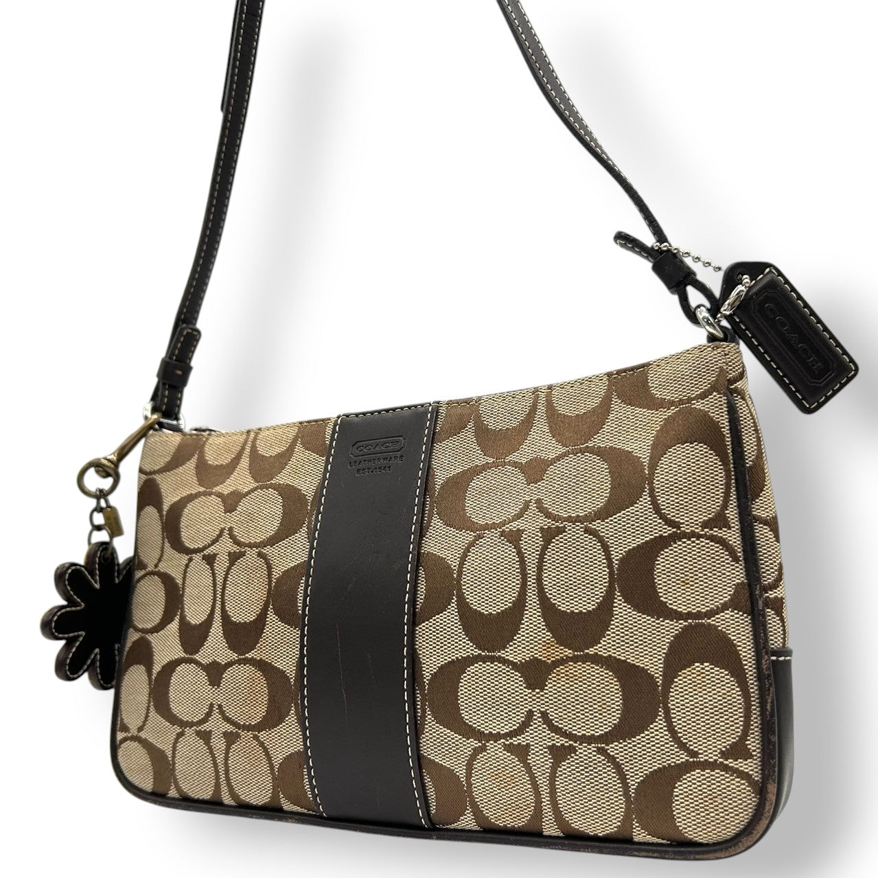 【COACH】コーチ ショルダーバッグ アクセサリーポーチ ポシェット 斜め掛け可 シグネチャー キャンバス レザー ブラウン ベージュ レディース コンパクト クラシックデザイン 人気モデル C6J-6338 フラワーチャーム付き クリーニング済み E8