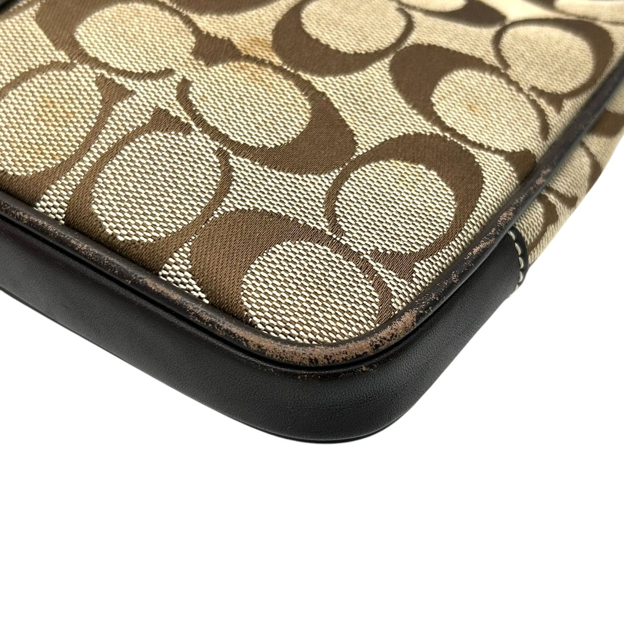 【COACH】コーチ ショルダーバッグ アクセサリーポーチ ポシェット 斜め掛け可 シグネチャー キャンバス レザー ブラウン ベージュ レディース コンパクト クラシックデザイン 人気モデル C6J-6338 フラワーチャーム付き クリーニング済み E8