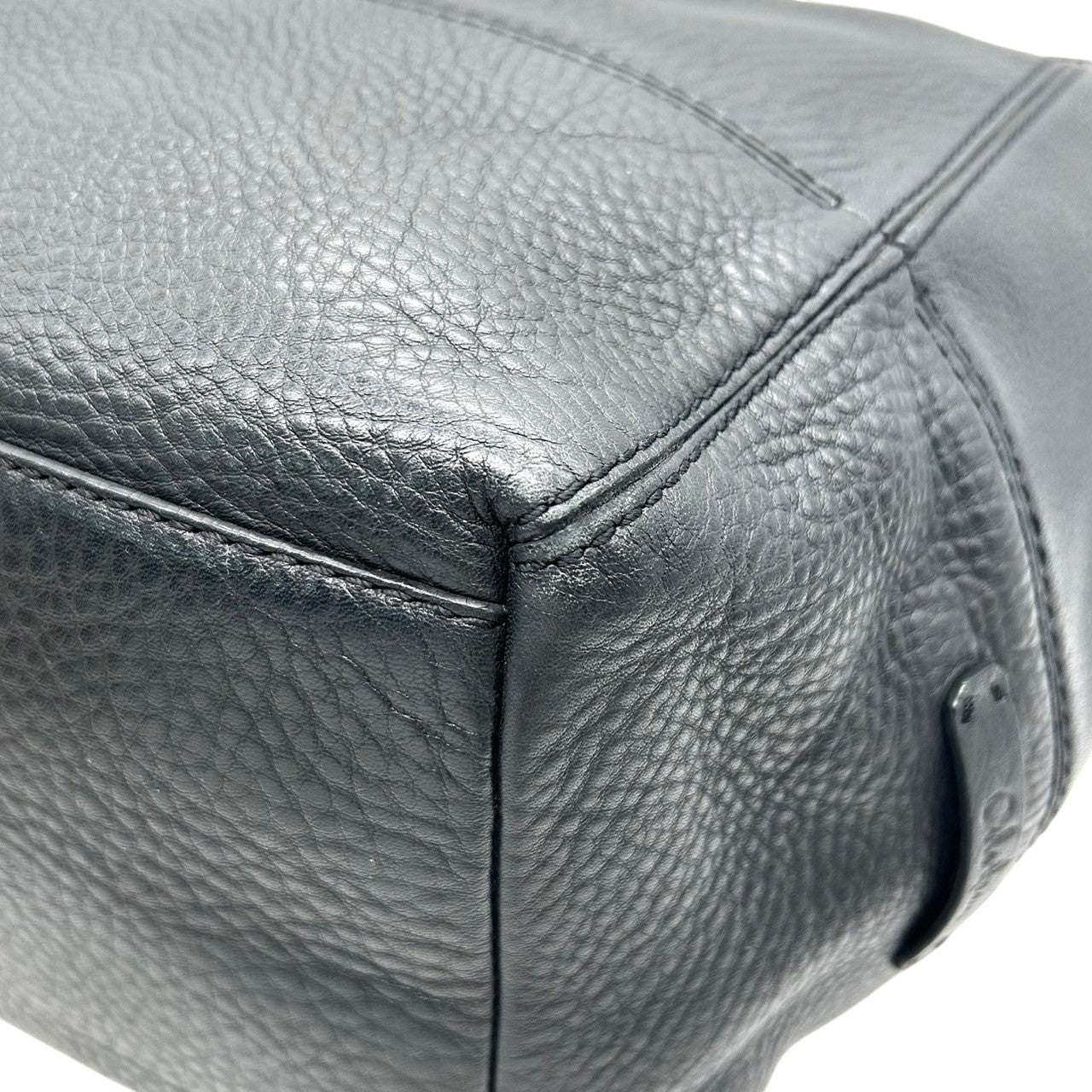 【美品/保存袋付き】Cole Haan コールハーン ショルダーバッグ ワンショルダー ホーボーバッグ 自立可 大容量 本革 レザー シボ革 ブラック 黒 シルバー金具 レディース エレガント シンプル ビジネス 通勤通学 クリーニング済み s25