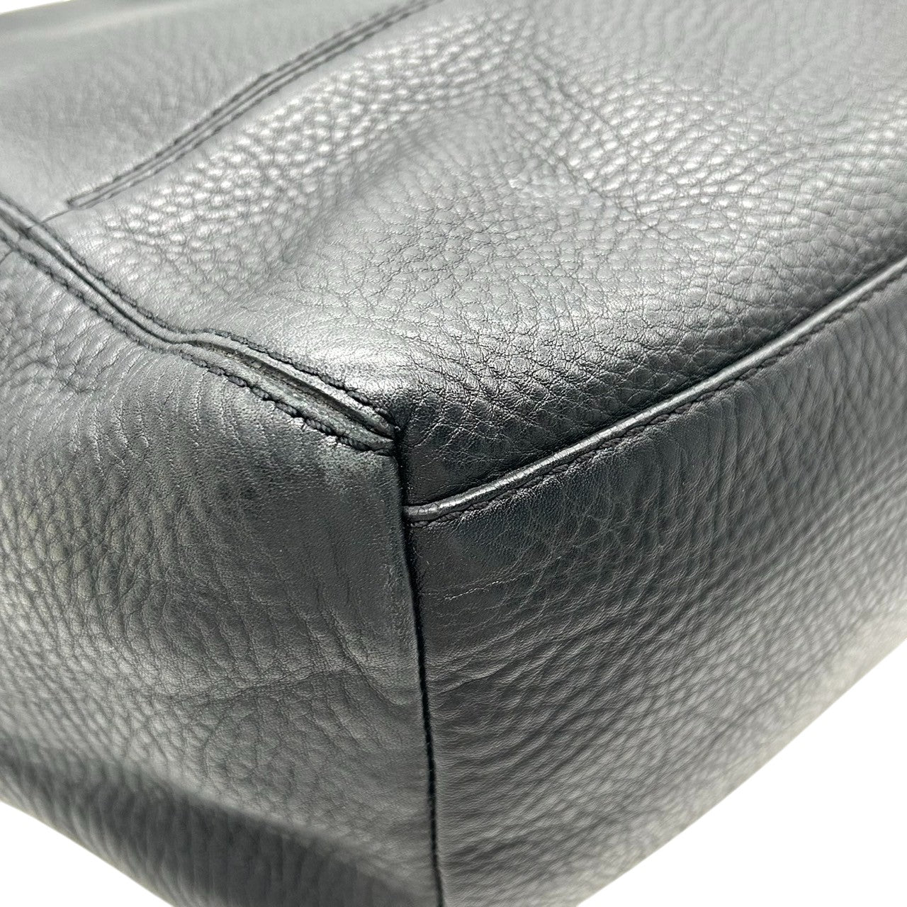 【美品/保存袋付き】Cole Haan コールハーン ショルダーバッグ ワンショルダー ホーボーバッグ 自立可 大容量 本革 レザー シボ革 ブラック 黒 シルバー金具 レディース エレガント シンプル ビジネス 通勤通学 クリーニング済み s25