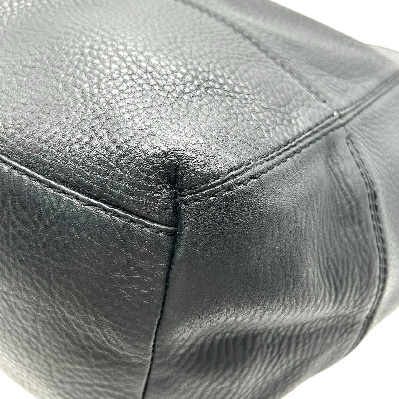 【美品/保存袋付き】Cole Haan コールハーン ショルダーバッグ ワンショルダー ホーボーバッグ 自立可 大容量 本革 レザー シボ革 ブラック 黒 シルバー金具 レディース エレガント シンプル ビジネス 通勤通学 クリーニング済み s25