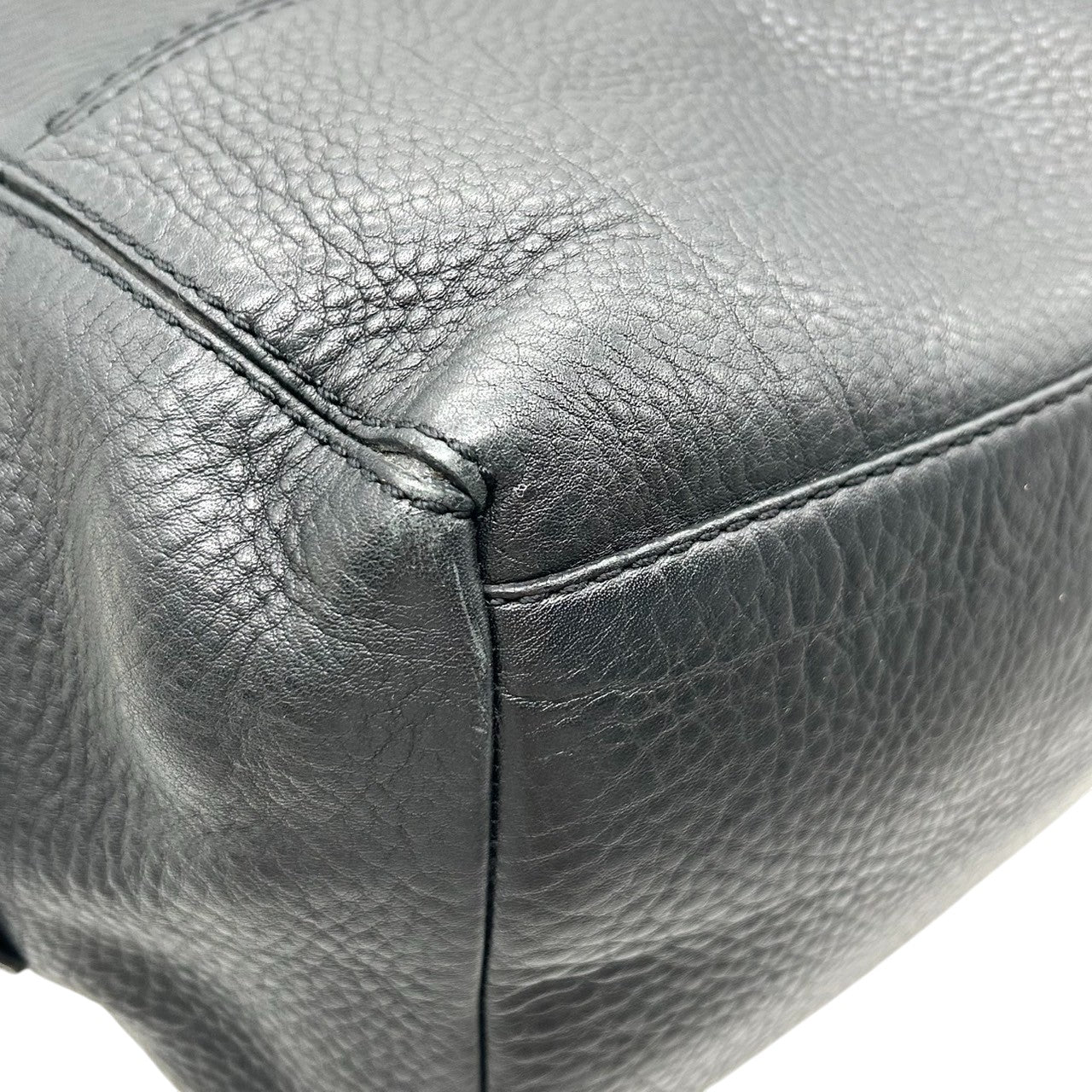 【美品/保存袋付き】Cole Haan コールハーン ショルダーバッグ ワンショルダー ホーボーバッグ 自立可 大容量 本革 レザー シボ革 ブラック 黒 シルバー金具 レディース エレガント シンプル ビジネス 通勤通学 クリーニング済み s25