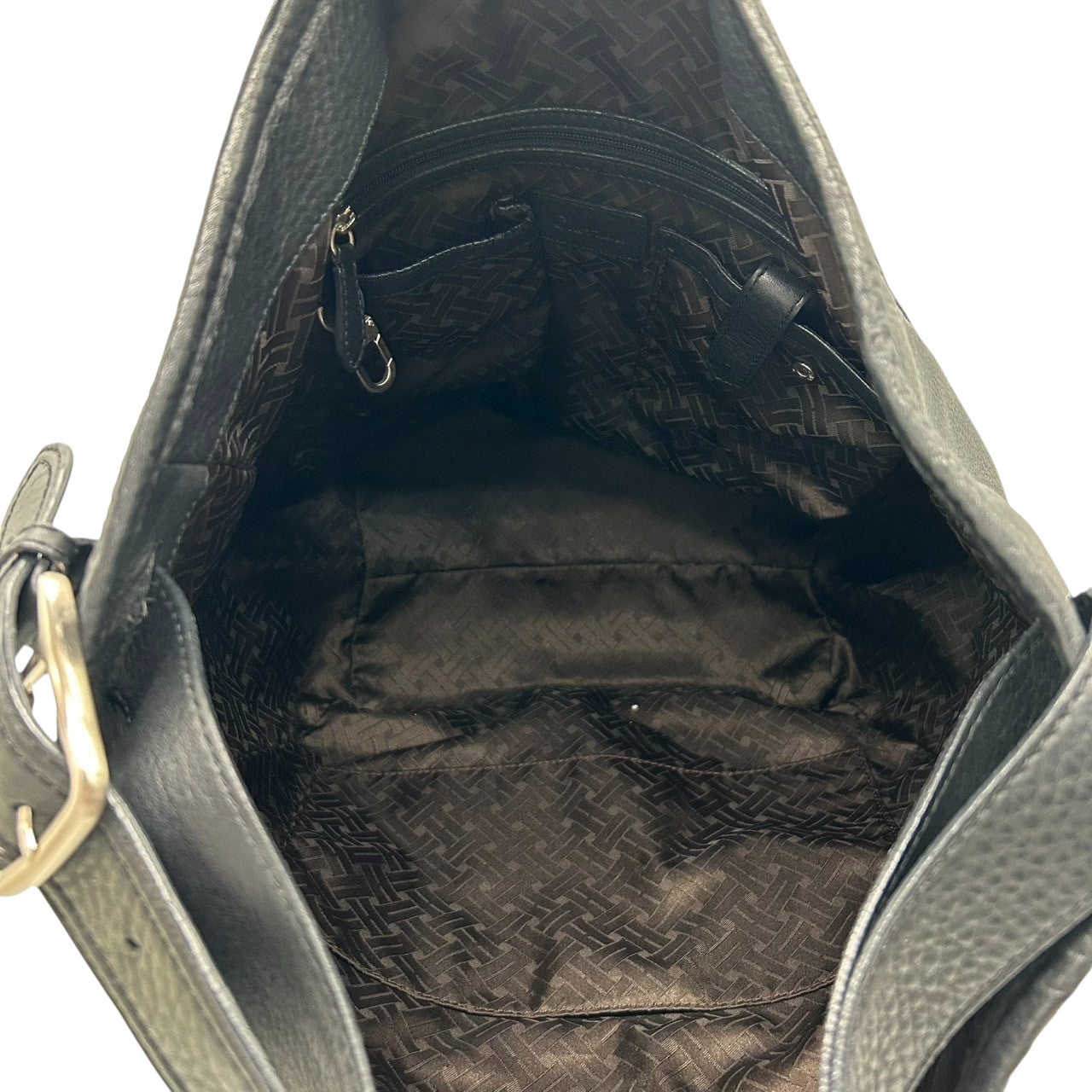 【美品/保存袋付き】Cole Haan コールハーン ショルダーバッグ ワンショルダー ホーボーバッグ 自立可 大容量 本革 レザー シボ革 ブラック 黒 シルバー金具 レディース エレガント シンプル ビジネス 通勤通学 クリーニング済み s25