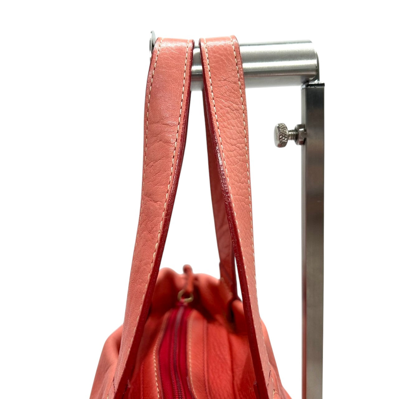 【美品】キタムラ Kitamura ハンドバッグ トートバッグ ワンショルダー Kロゴ 本革 レザー シボ革 ピンク コーラル系 ゴールド金具 レディース フェミニン エレガント 上品 お出かけ デイリーユース 人気モデル クリーニング済み s25