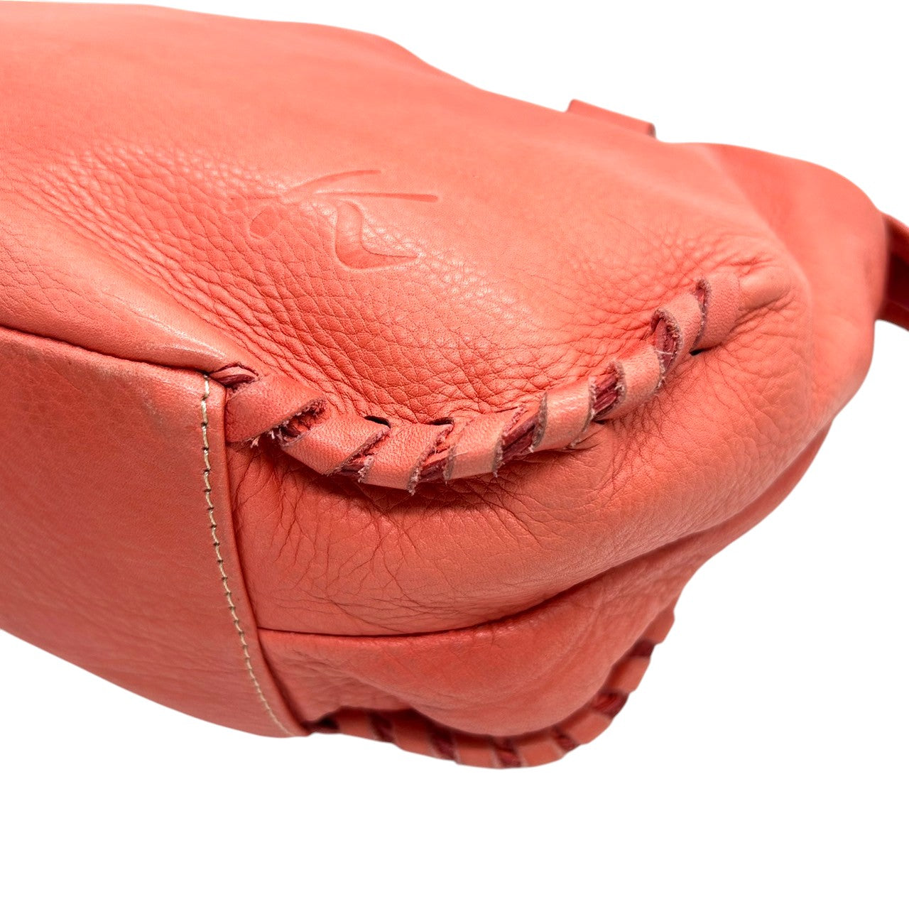 【美品】キタムラ Kitamura ハンドバッグ トートバッグ ワンショルダー Kロゴ 本革 レザー シボ革 ピンク コーラル系 ゴールド金具 レディース フェミニン エレガント 上品 お出かけ デイリーユース 人気モデル クリーニング済み s25