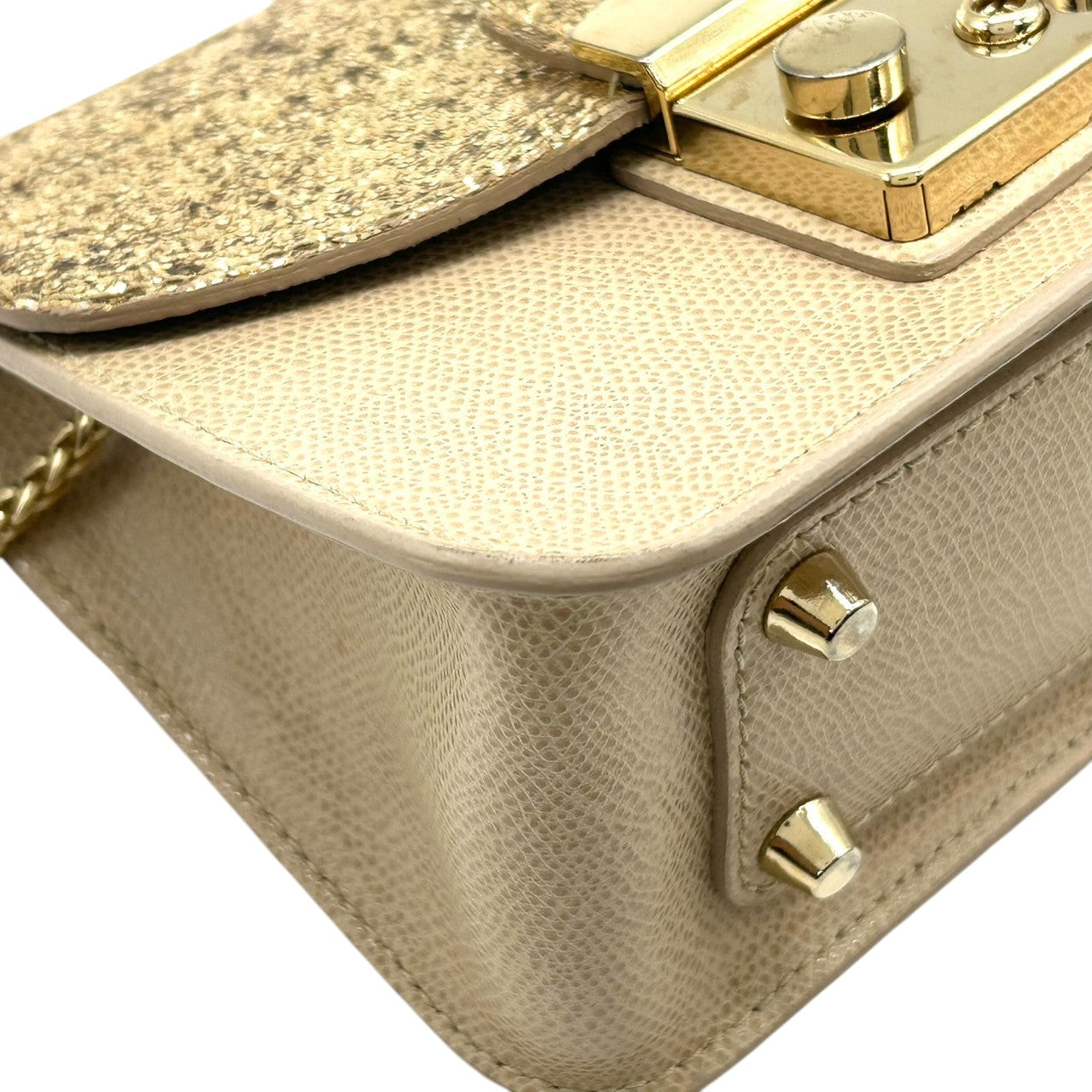 【美品】FURLA フルラ メトロポリス チェーンショルダーバッグ ミニバッグ ポシェット 斜め掛け可 自立可 レザー グリッター ラメ ベージュ ゴールド イタリア製 レディース パーティー エレガント 人気モデル クリーニング済み s63