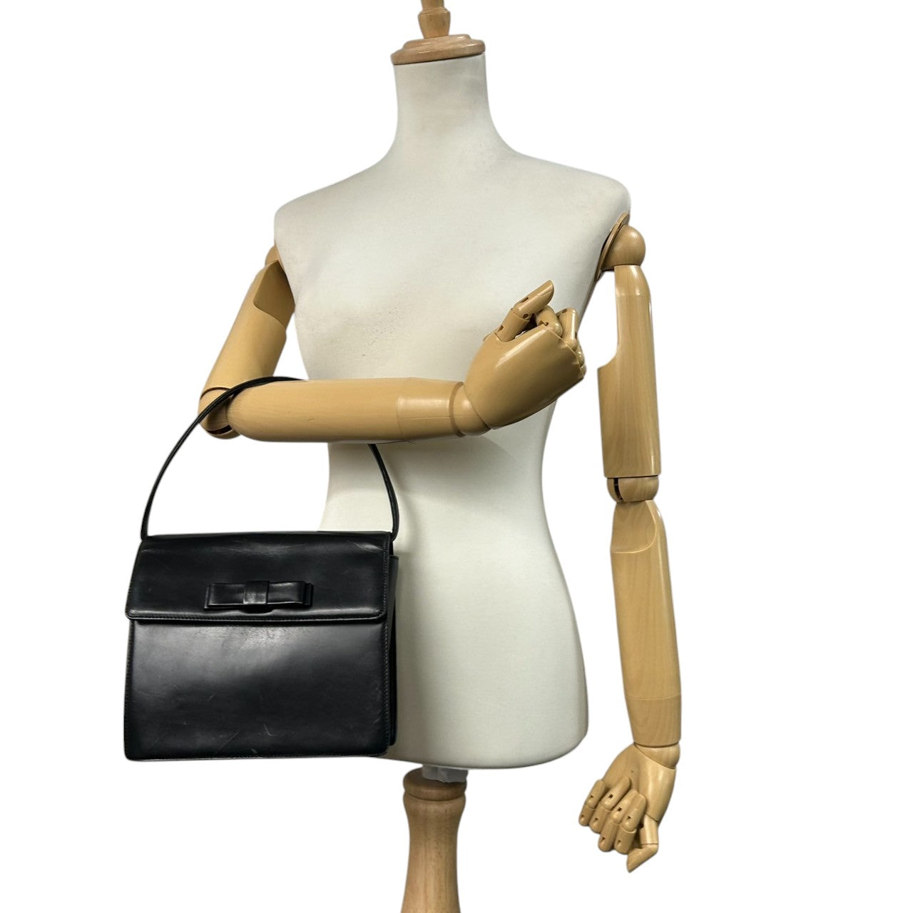 【CHARLES JOURDAN】シャルルジョルダン ハンドバッグ トップハンドル 自立可 本革 レザー ブラック 黒 リボンモチーフ フラップ フォーマルバッグ パーティー ヴィンテージ クラシック エレガント レディース クリーニング済み s61