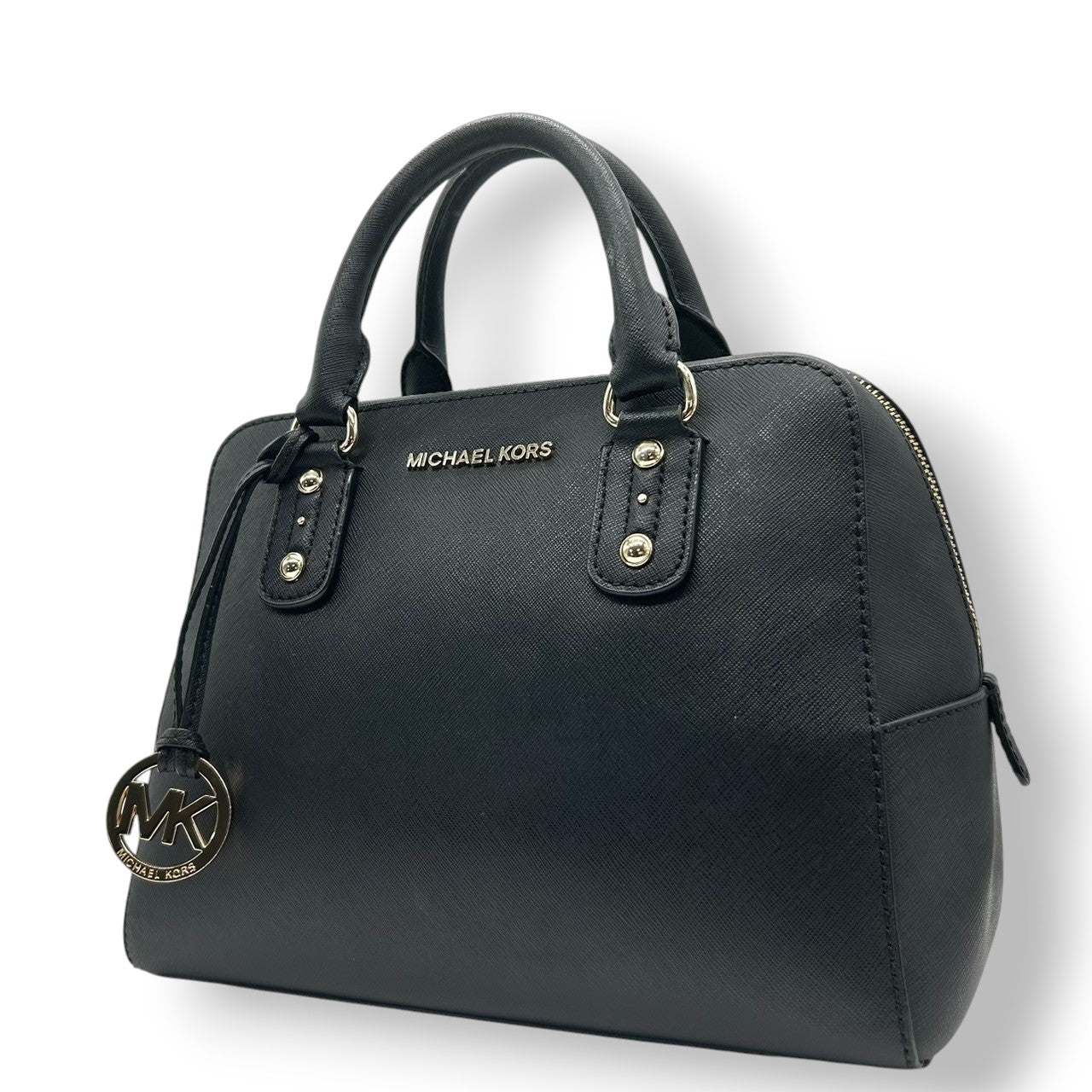 【美品】MICHAEL KORS マイケルコース ハンドバッグ サッチェルバッグ ドーム型 自立可 PVC サフィアーノレザー ブラック ゴールド金具 MKロゴチャーム レディース エレガント ビジネス 人気モデル クリーニング済み s56